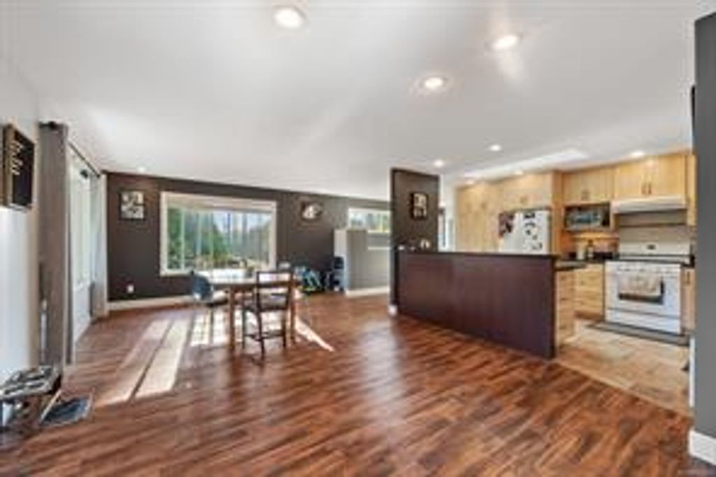 listing image 16040579219132697213