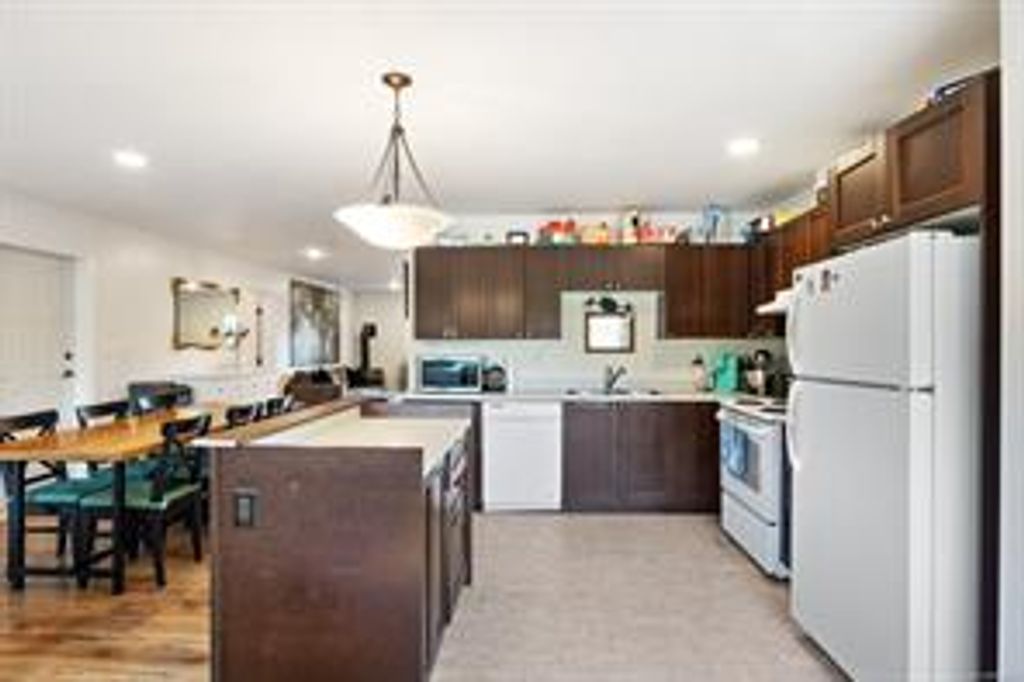 listing image 16043664156594553012