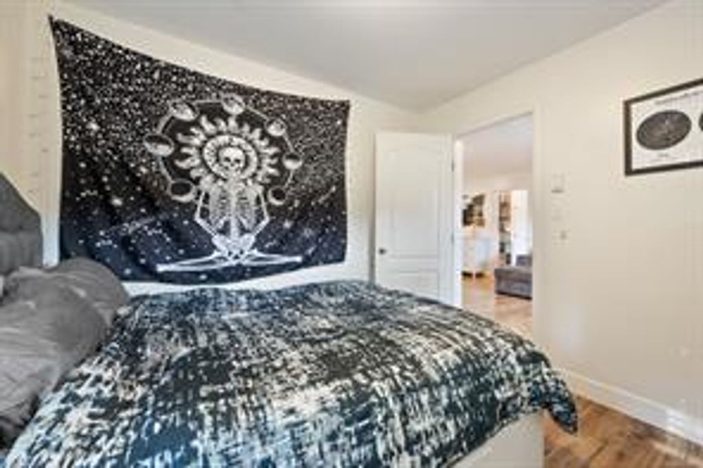 listing image 16041792854469310740