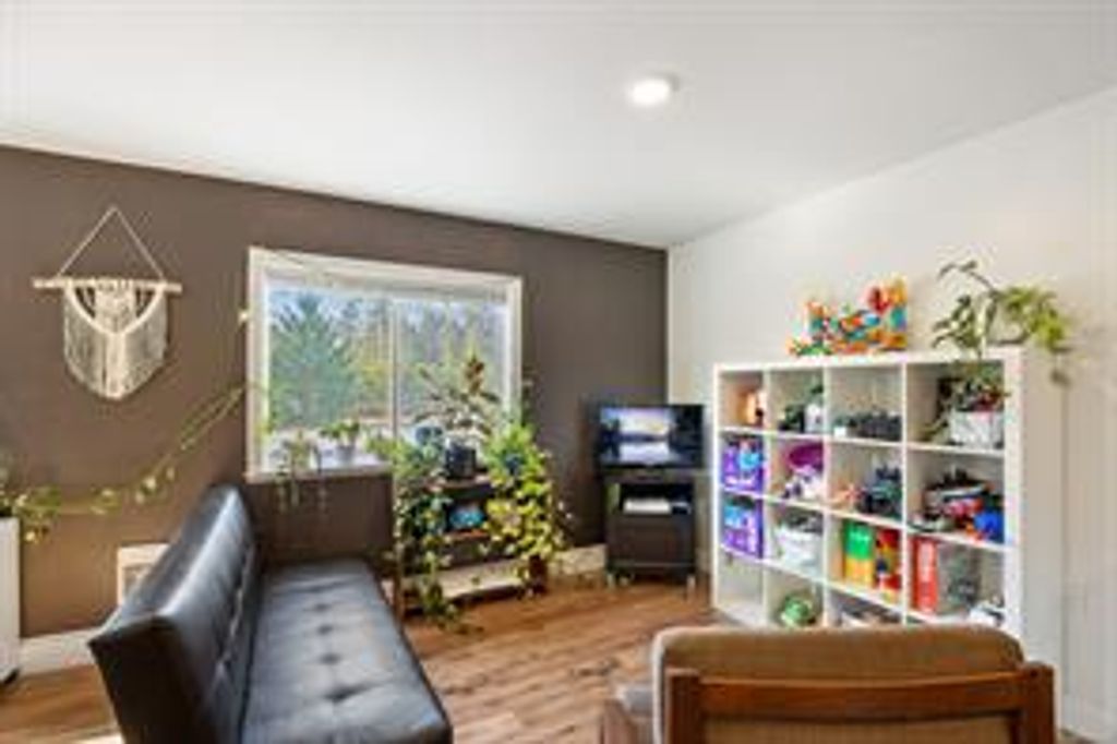 listing image 16041445723838894835
