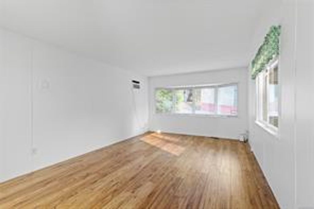listing image 16047723351353375977