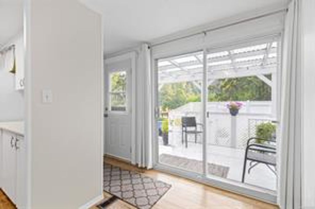 listing image 16048211776371401189
