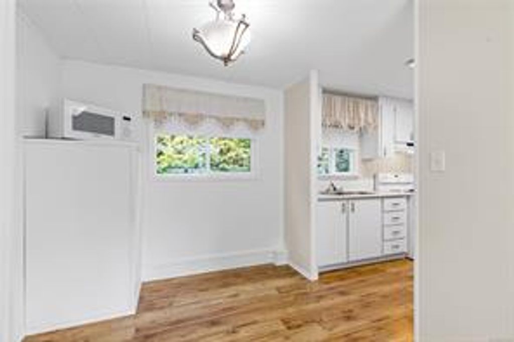 listing image 16042056540515409798