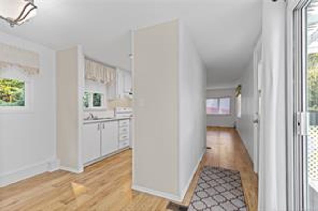 listing image 16046219452828474315