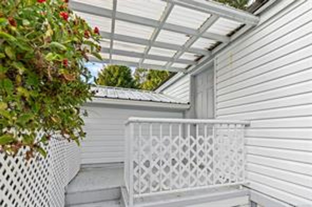 listing image 16040321749540992106