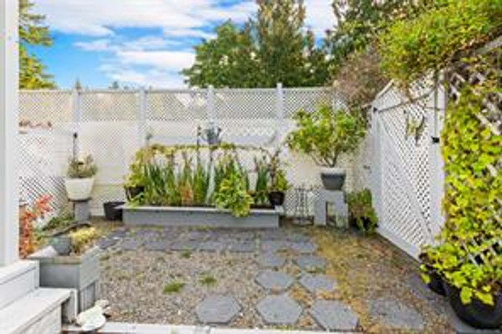 listing image 16049478387256946514