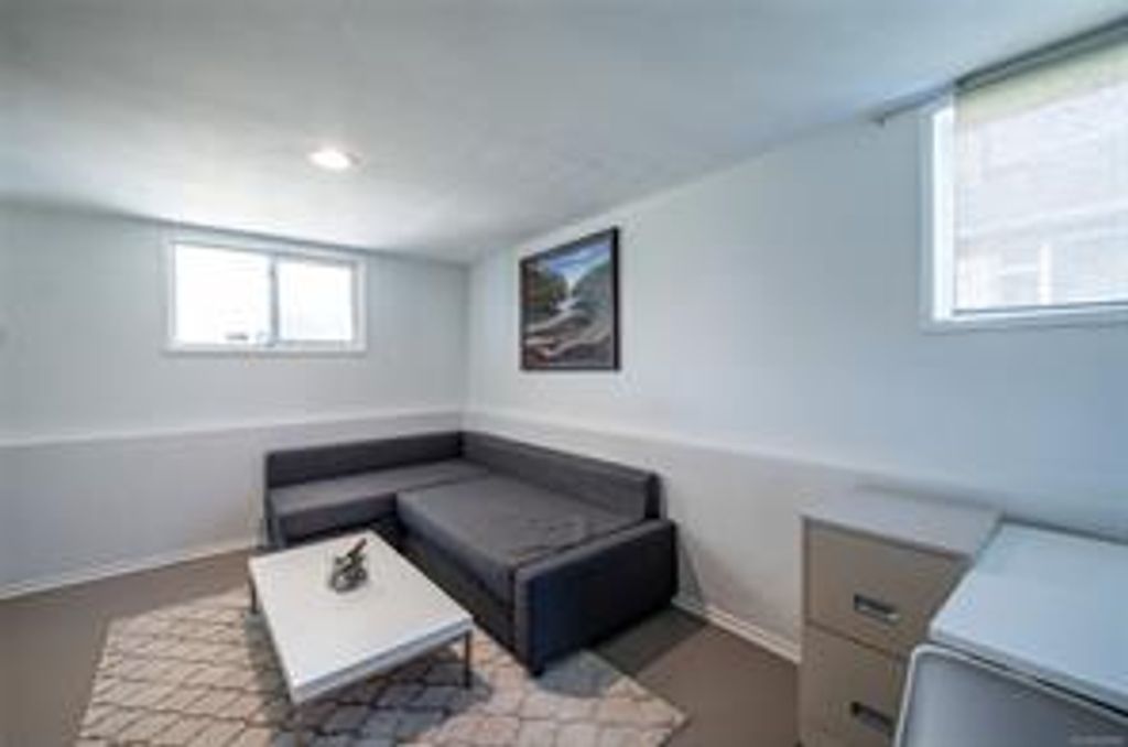 listing image 16047343963933645306