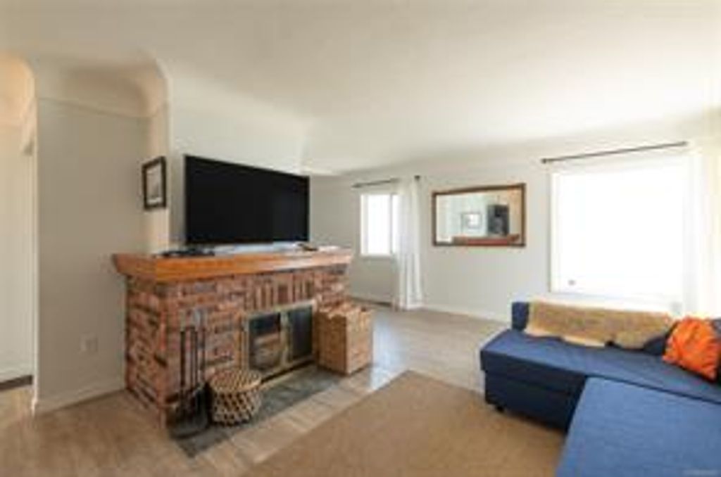 listing image 16048317003380212389