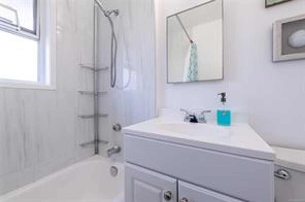 listing image 16042976479475462180