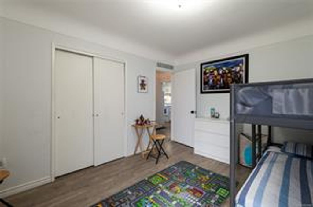 listing image 16046979372838263129