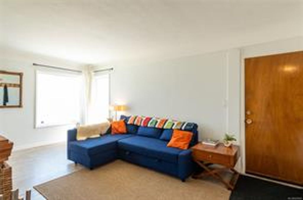 listing image 16045493033583935726