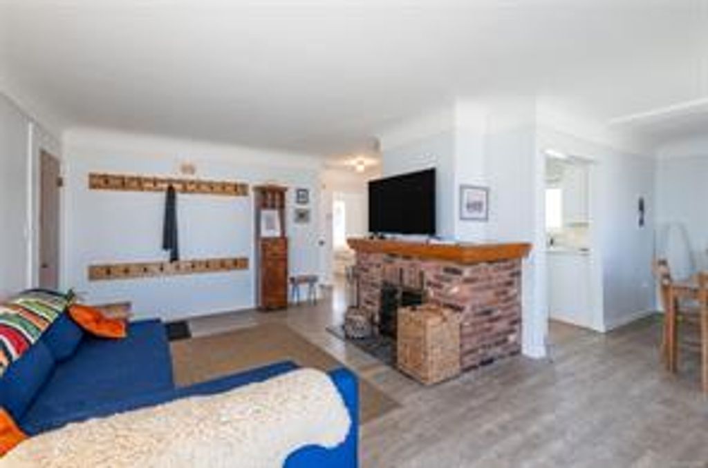 listing image 16043456675612657823