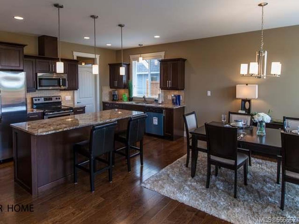 listing image 16040842469430454435