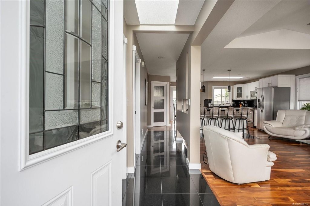 listing image 16042870206215716581