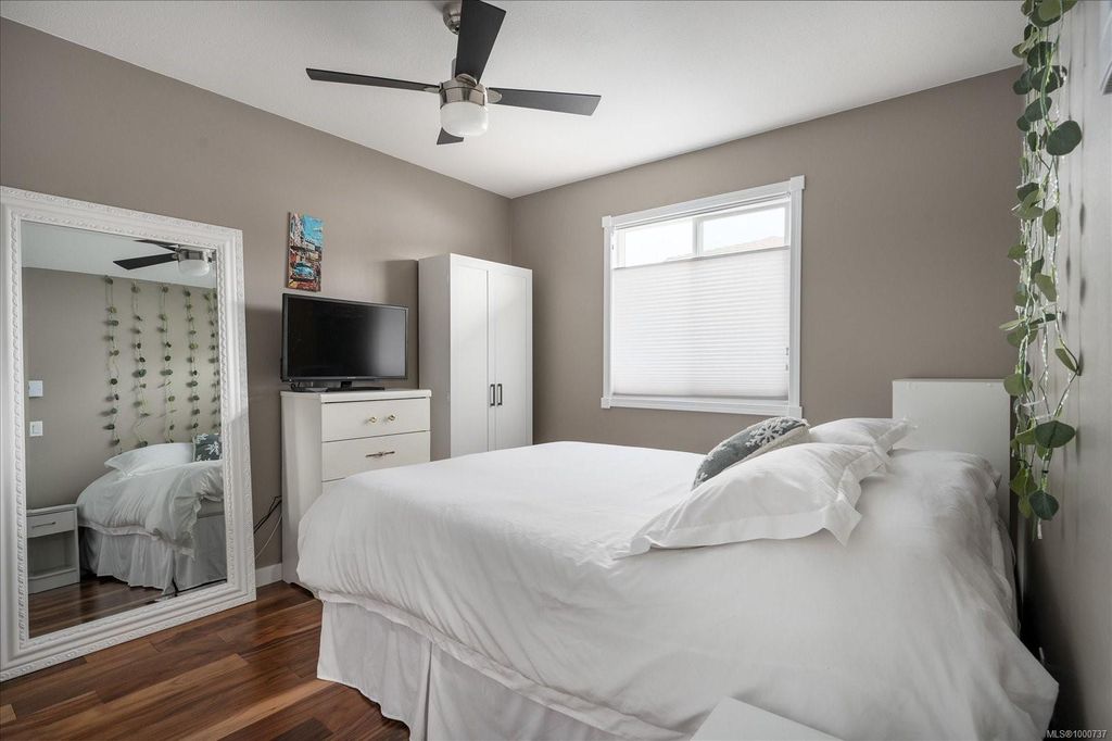 listing image 16042343187817566358