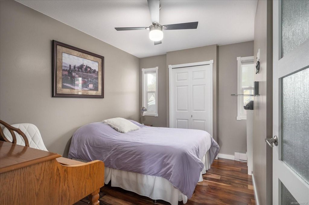 listing image 16049451838447230872