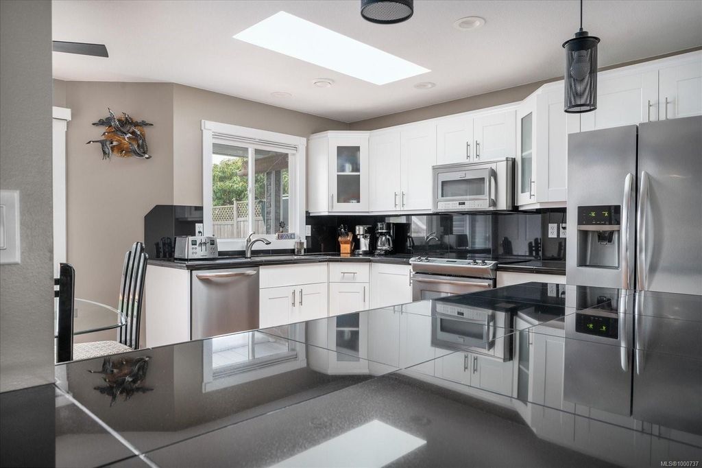 listing image 16048551609307615598
