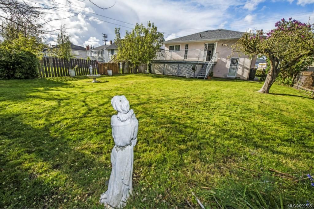 listing image 16048544979173850818