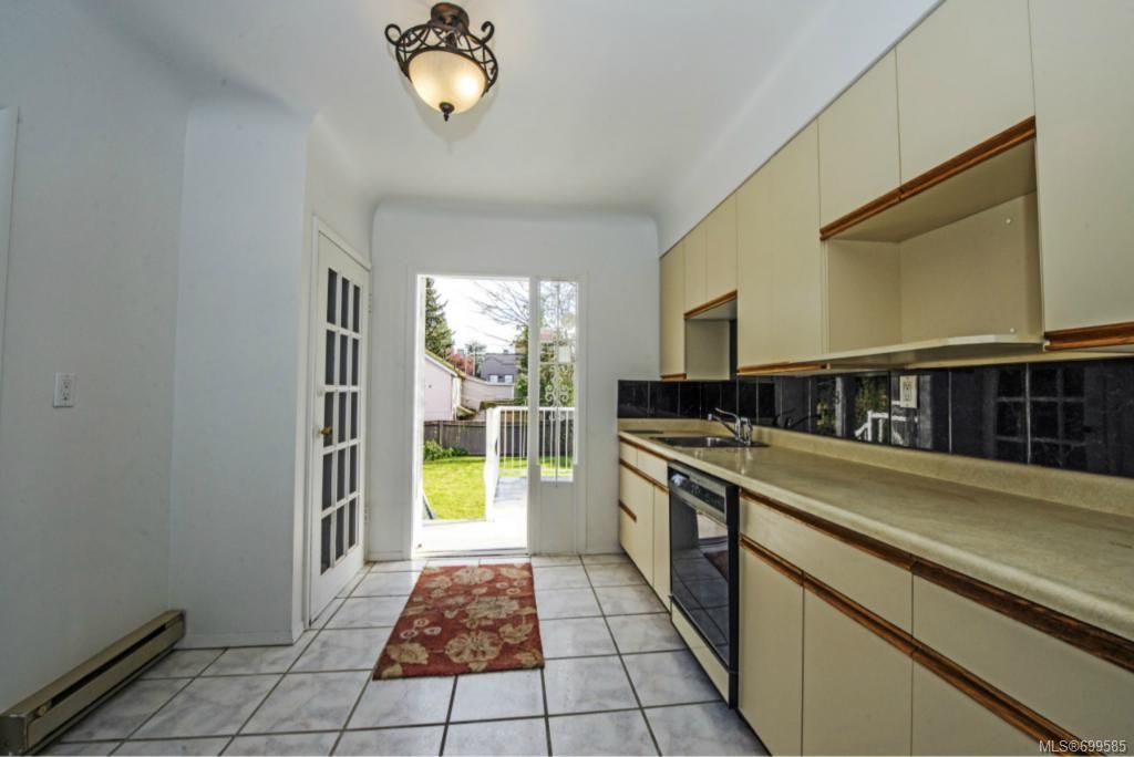 listing image 16048780309421333851