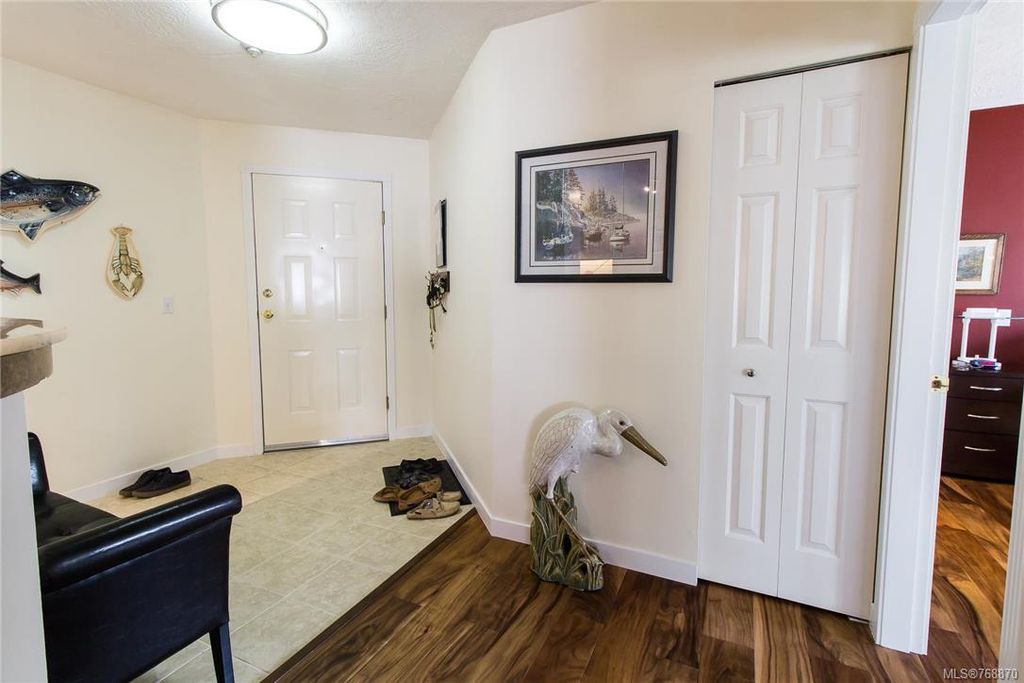 listing image 16044070053857925819