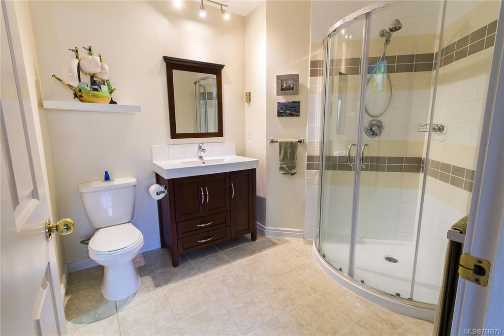 listing image 16049055772229252387