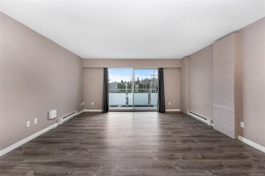 listing image 16046625134770930498