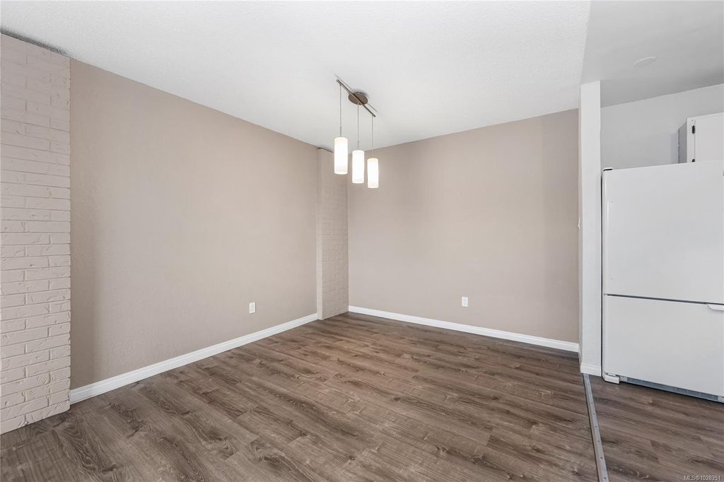 listing image 16041184712971047576