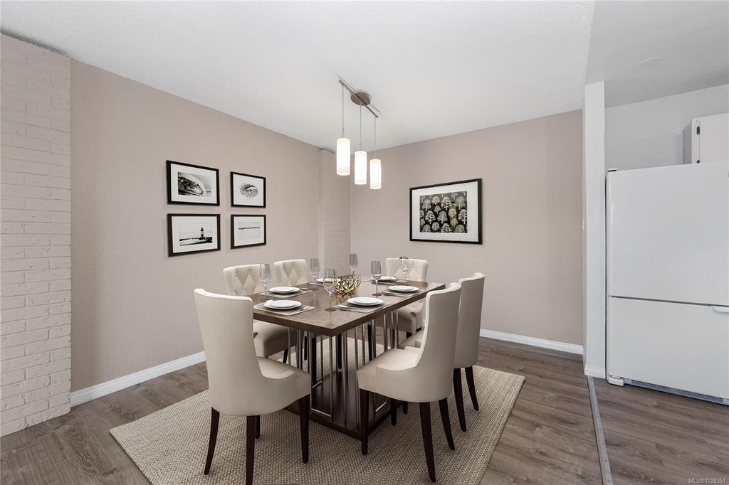 listing image 16048449588632565261