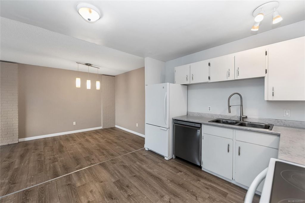 listing image 16041957782561975070