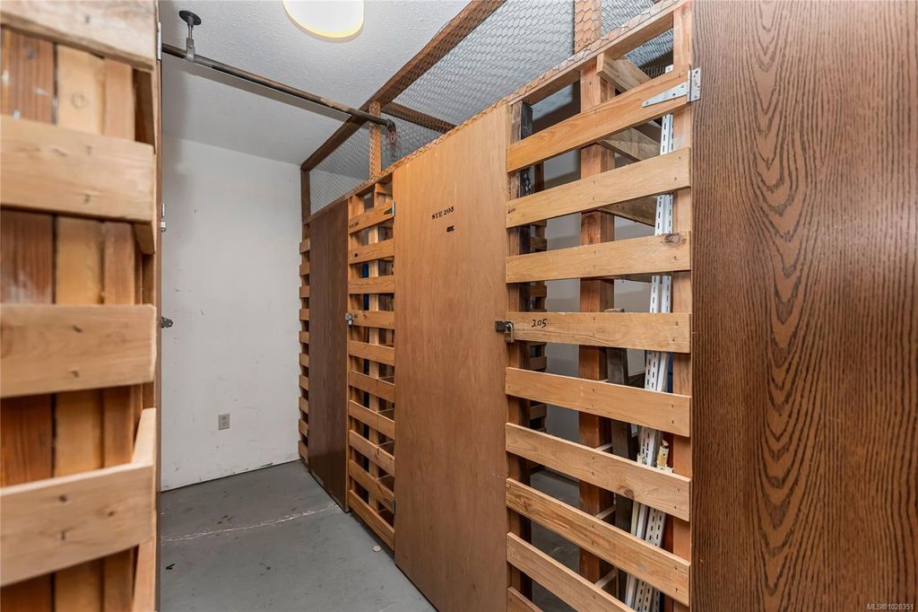 listing image 16046588190266426321