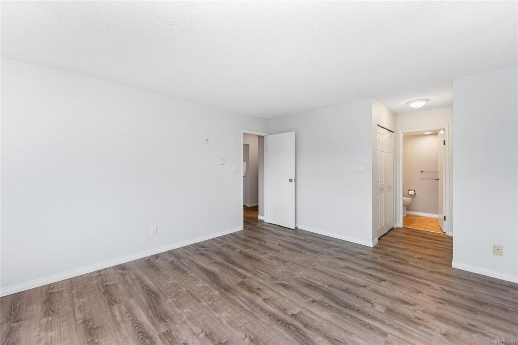 listing image 16040997082181729273