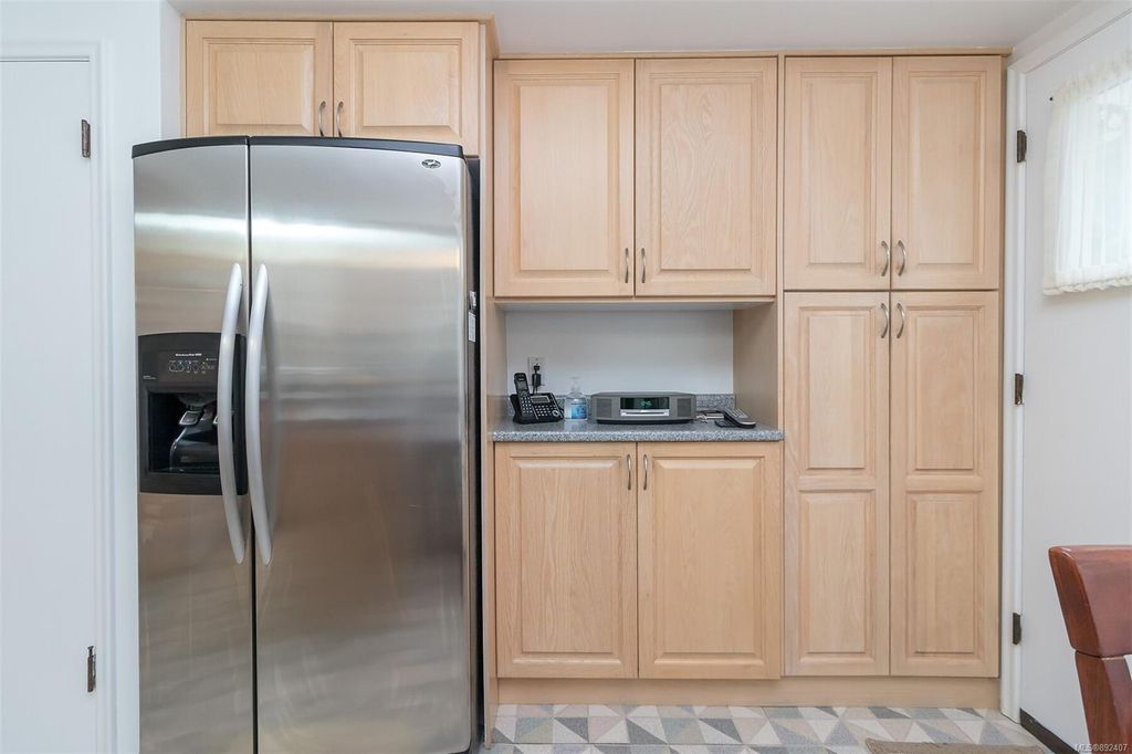 listing image 16044068372701983428