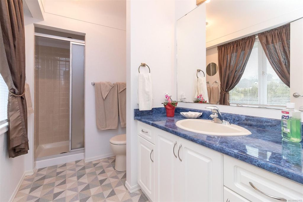 listing image 16040278124693145310