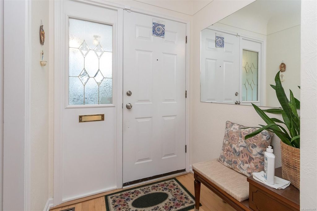 listing image 16041937073655304840