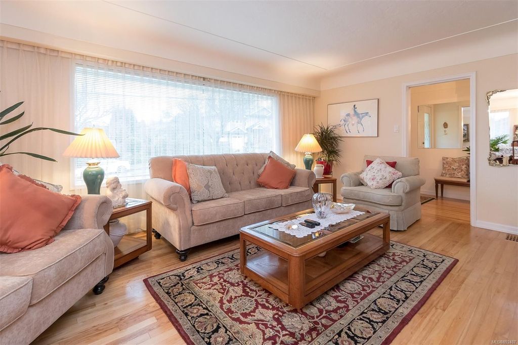 listing image 16048315763171773442