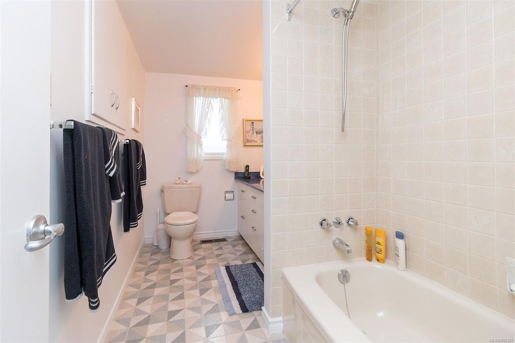 listing image 16041145003243217088