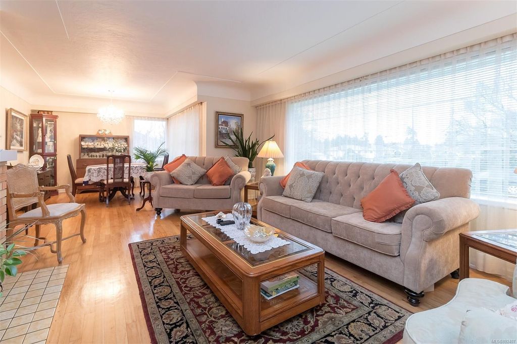 listing image 16049463389817912601