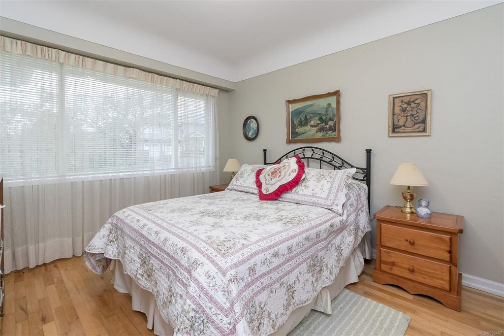 listing image 16041097801862433547