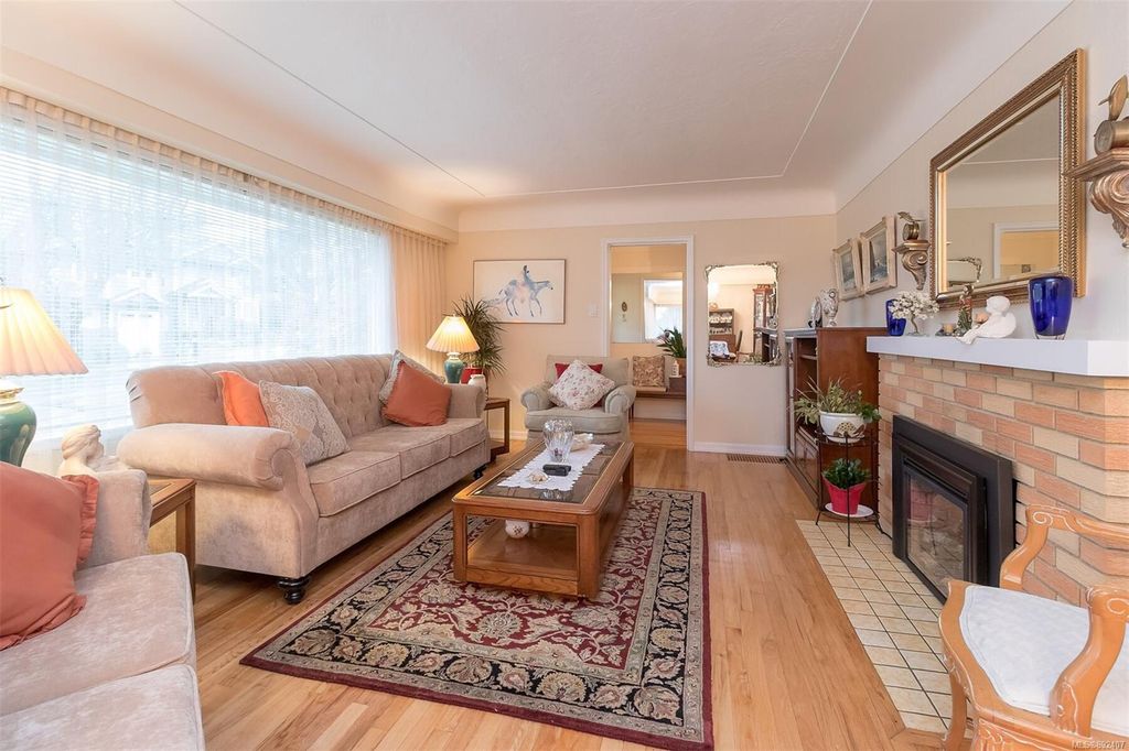 listing image 16042865455270987928