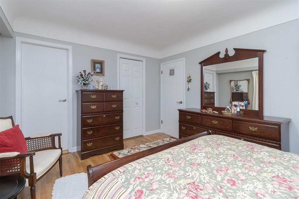 listing image 16045436015102346876