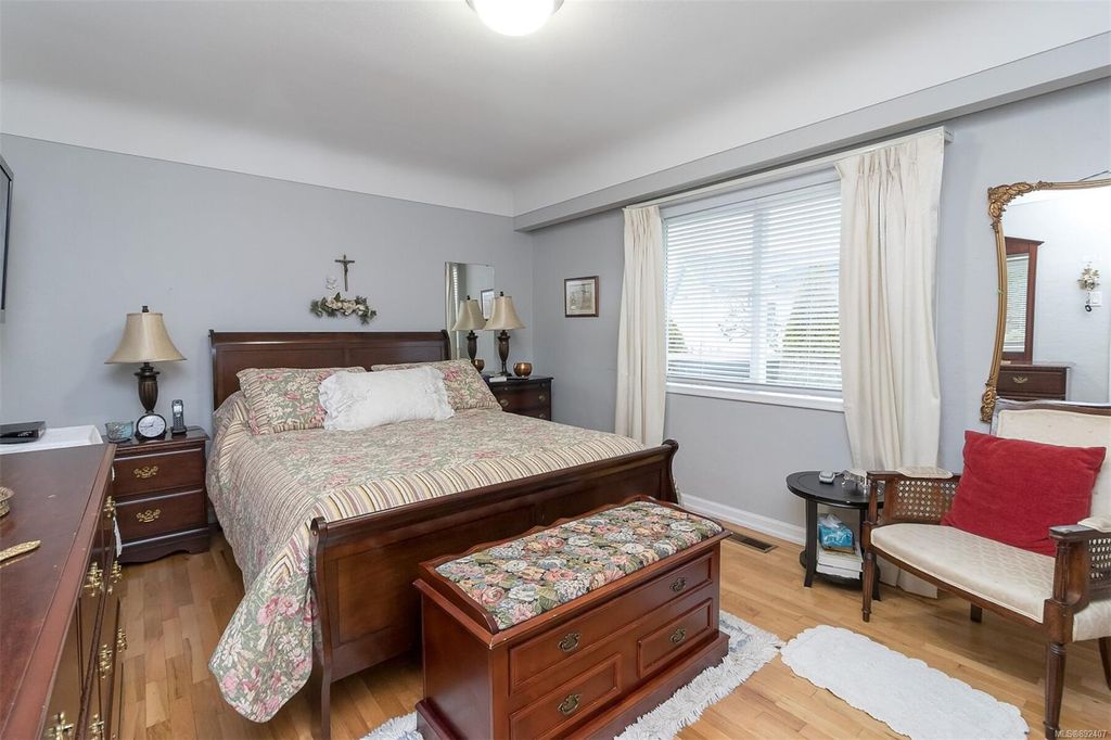 listing image 16049949910313962652