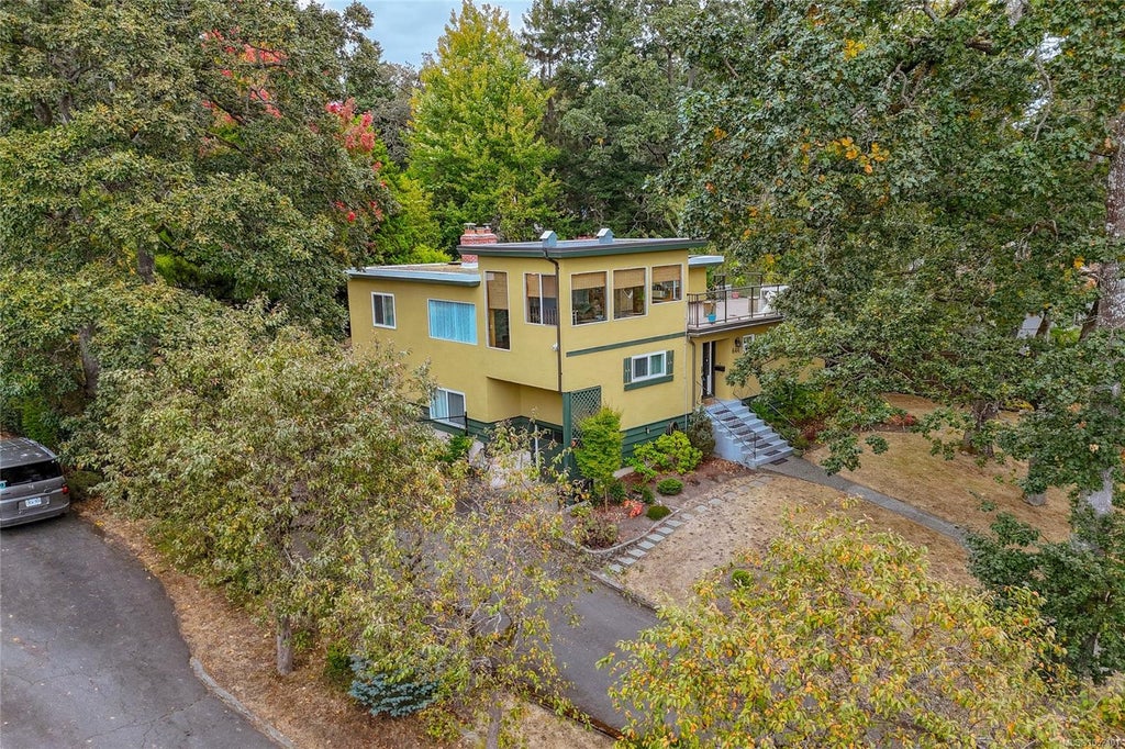 644 FERNHILL RD, ESQUIMALT, BC V9A 4Y9 - Image 4121178005.jpeg?d=l