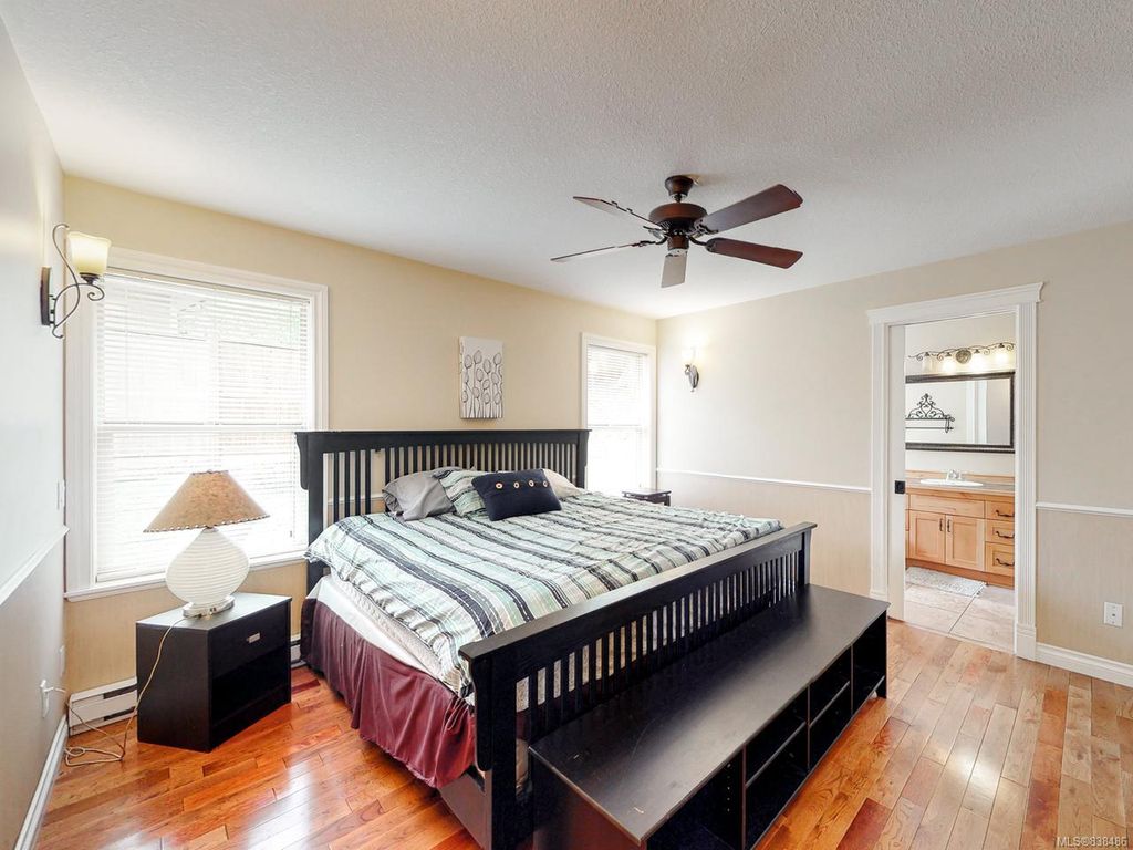 listing image 16045830934553739443