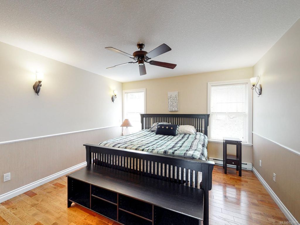 listing image 16047271334740788422