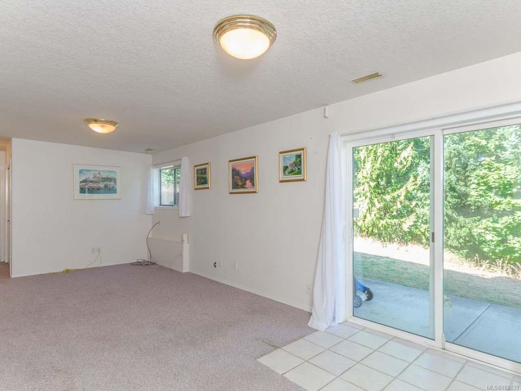 listing image 16040775074324221433