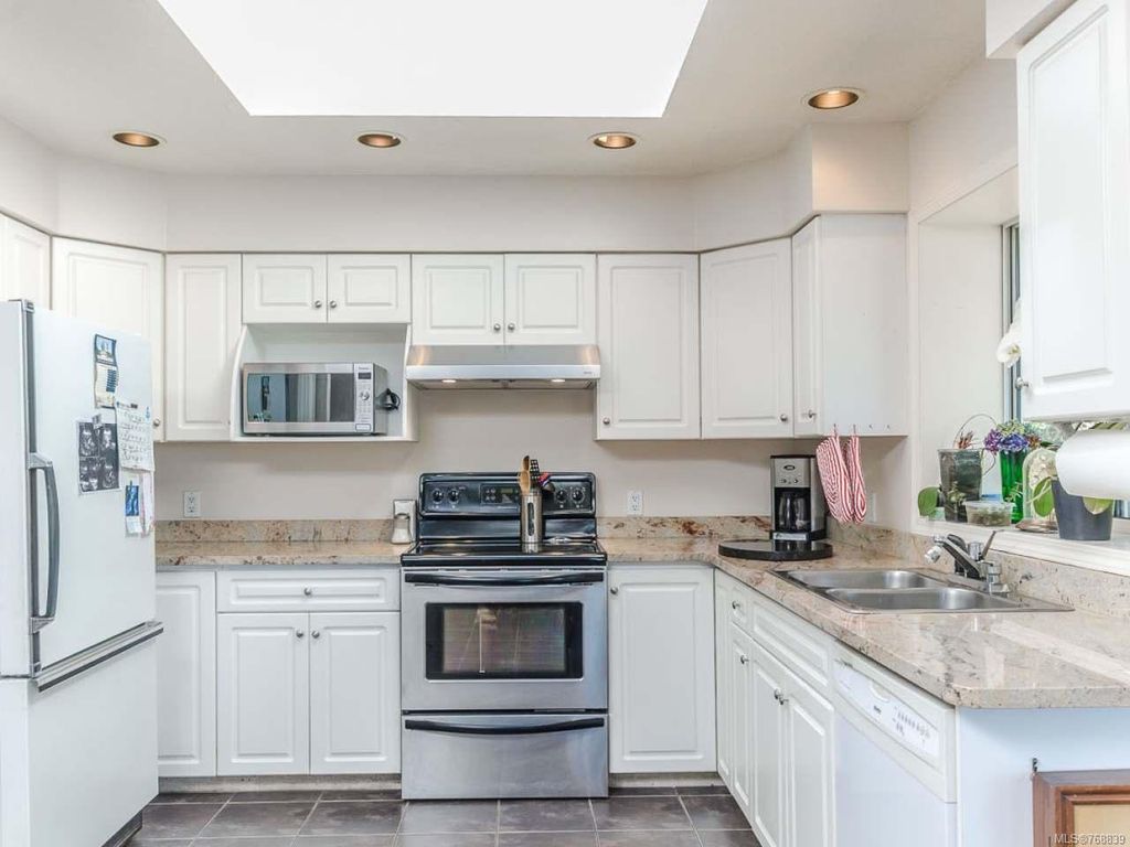 listing image 16047781651179567348