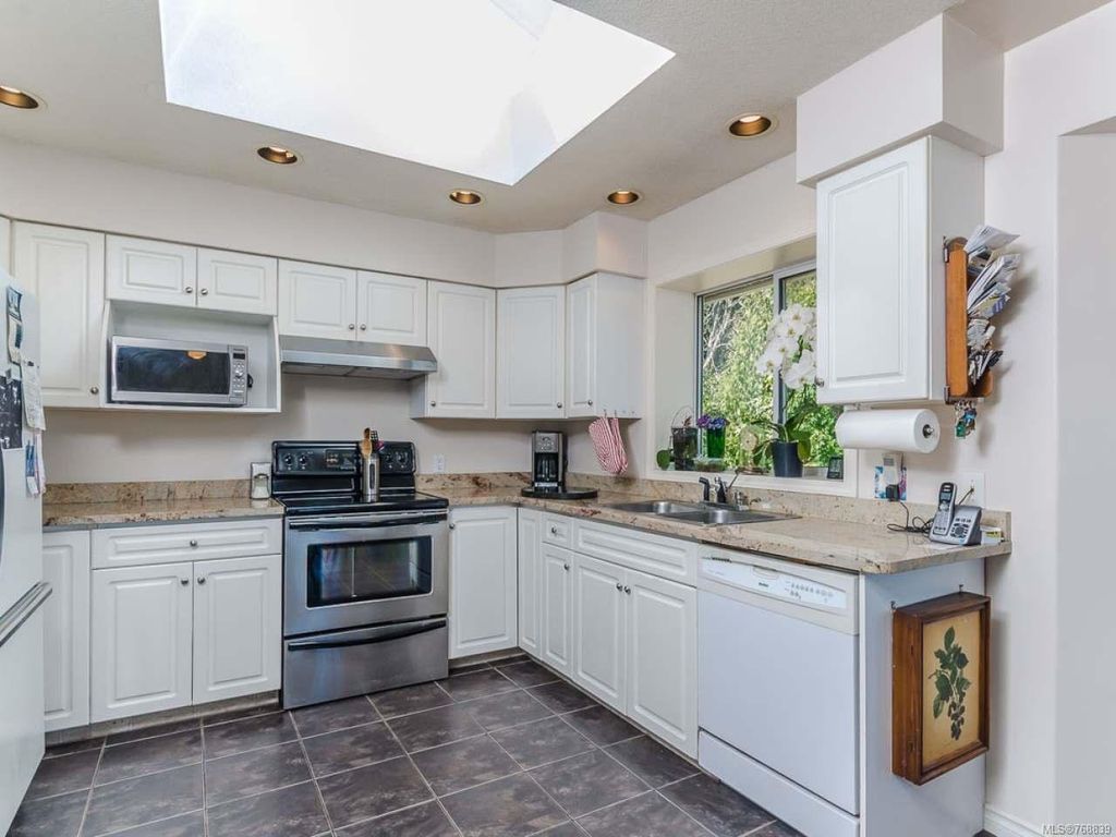 listing image 16048422089550302708