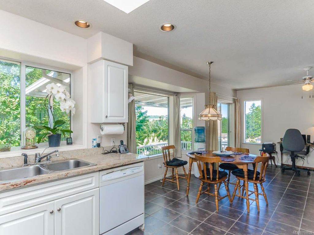 listing image 16045627209012120552