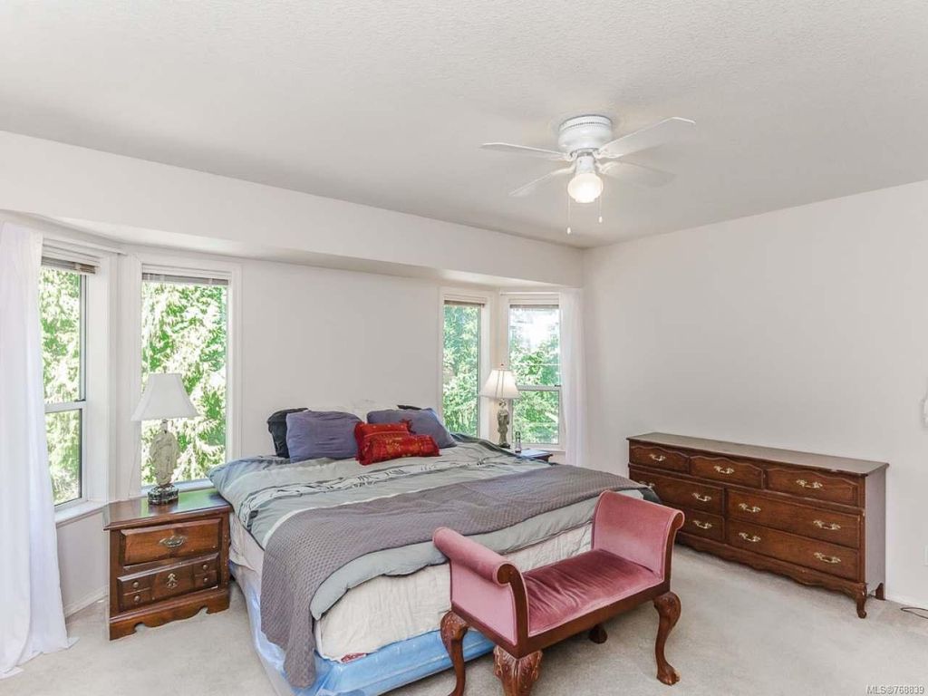 listing image 16041749696542150259