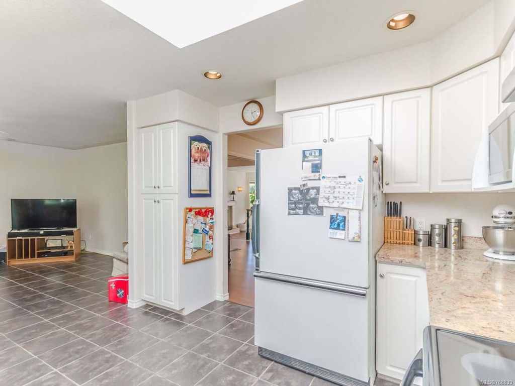 listing image 16047168861098891246